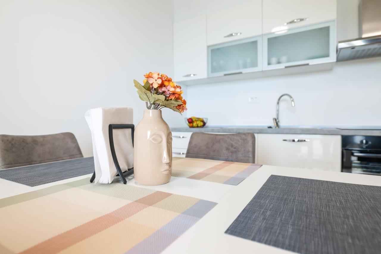 Beachfront Apartments Tic With Seaview Miletici Exterior foto