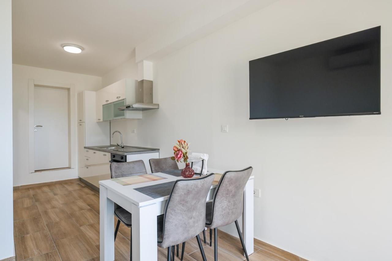 Beachfront Apartments Tic With Seaview Miletici Exterior foto